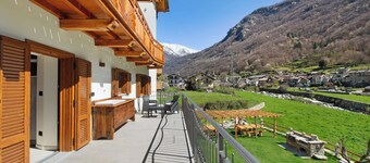 Apartment "Cucu - 1" with Mountain View, Private Terrace, and Shared Barbecue