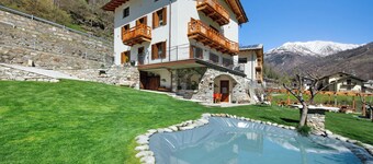Ferienwohnung "Cucu - 1" mit Bergblick, privater Terrasse und WLAN