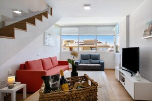 TV - Vacation Apartment 'Casa Oramas Il' with Shared Pool, Private Terrace and Wi-Fi (Puertito de Güímar)