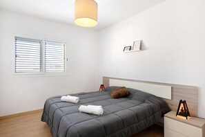 2 chambres, fer et planche à repasser, Wi-Fi gratuit, draps fournis