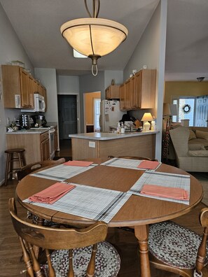 Interior - Reduced & Available for US OPEN! Seven Lakes North community, golf, swimming +++ (Seven Lakes)