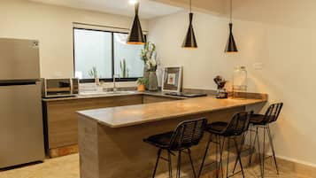 ๋๋ญ์ค ์ํํธ, ์นจ์ค 2๊ฐ, ์ฃผ๋ฐฉ, ์๋ด ์ ๋ง | ์ ์ฉ ์ฃผ๋ฐฉ | ๋์ฉ๋ ๋์ฅ๊ณ , ์ ์๋ ์ธ์ง, ํ ์คํฐ, ๊ทธ๋ฆฌ๋ค