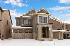 Exterior - Executive 5BR-4BATH Detached Retreat Brampton/Miss Border  (Brampton)