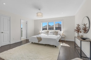 5 camere, una scrivania, ferro/asse da stiro, Wi-Fi