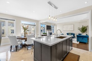 Interior - Executive 5BR-4BATH Detached Retreat Brampton/Miss Border  (Brampton)
