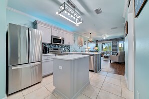 Fridge, microwave, oven, stovetop - Cotton Bayou Beach Access | My Beach Getaways (Orange Beach)