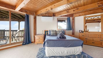 4 bedrooms, desk, iron/ironing board, free WiFi