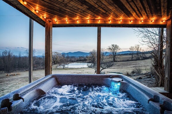 Outdoor spa tub