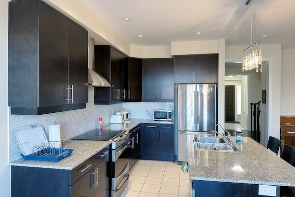 Microondas, horno, placa de cocina, lavavajillas