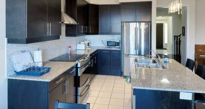 Richmond Hill/near Yonge Street/Hardcover
townhouse/ Four rooms full of sunshine