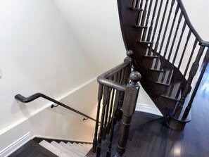 Interior - Richmond Hill/near Yonge Street/Hardcover
townhouse/ Four rooms full of sunshine (Richmond Hill)