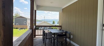 Brand New Cozy 2 Bedroom on a Quiet Finger Lake!