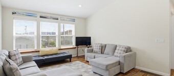 Lakeside 2 bdrm Apartment steps from lake.  Private Beach and Park