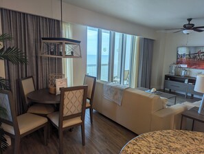 Smart TV, DVD player