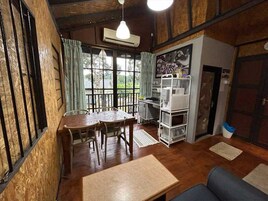 Elite Chalet, Private Bathroom, River View | Soundproofing, bed sheets