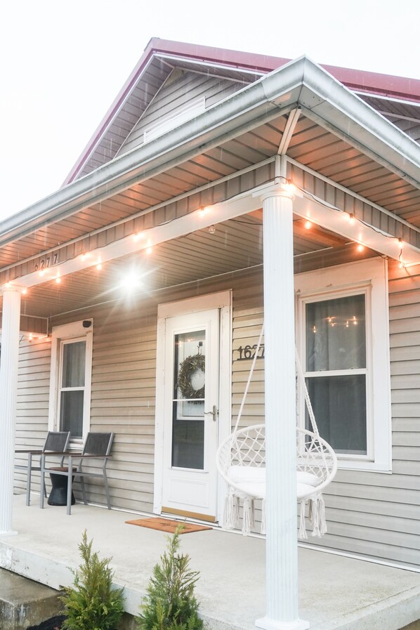 Terrace/patio - The Laurelville in Hocking Hills Hills with Hot Tub (Laurelville)