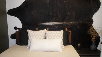 2 bedrooms, travel crib, WiFi, bed sheets