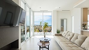 TV connectée, cheminée, table de tennis de table