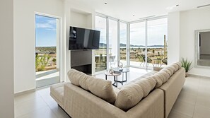 Smart TV, chimenea y tenis de mesa 