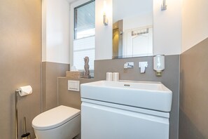 Unclassified image, 5 of 34, button