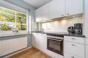 Fridge, oven, stovetop, dishwasher - Appartement Ebbe No. 2 - Appartement Ebbe 2 (Sylt)