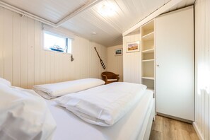 2 bedrooms, in-room safe, iron/ironing board, WiFi