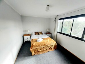 9 bedrooms, iron/ironing board, WiFi, bed sheets