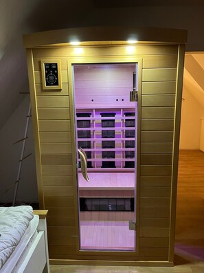 2 bedrooms, in-room safe, iron/ironing board, WiFi