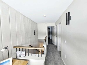 Interior - Hidden Gem in the middle of Stowe, Walk to it all! (Stowe)