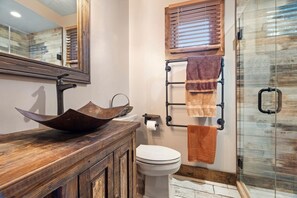 Shower, hair dryer - Vermont Style in Stowe Center - Walk to Everything (Stowe)