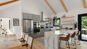 Fridge, microwave, oven, stovetop - Brand new Beautiful Modern Clean Home On River (Stowe)