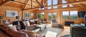 Mountain Majesty: Timber Lodge with Stunning Views