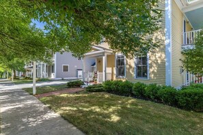 Exterior - Gorgeous 3 bedroom in popular Stowe location. (Stowe)