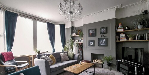Spacious central Bristol apartment, Free parking, sunny garden, ground floor
