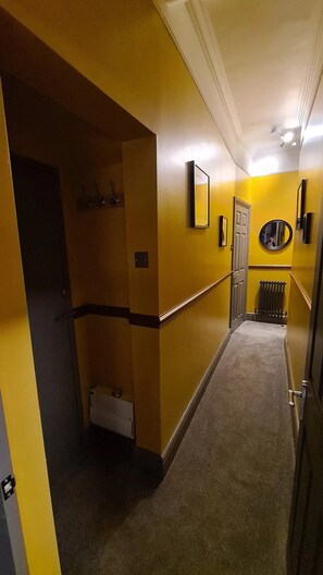 Interior - Spacious central Bristol apartment, Free parking, sunny garden, ground floor (Southville)