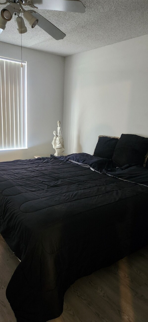 1 室のベッドルーム、ベッドシーツ