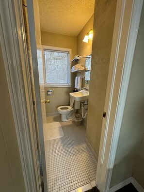 Chambre, 2 lits doubles, non-fumeurs | Salle de bain