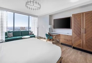1 Schlafzimmer, Zimmersafe, Schreibtisch, Bügeleisen/Bügelbrett