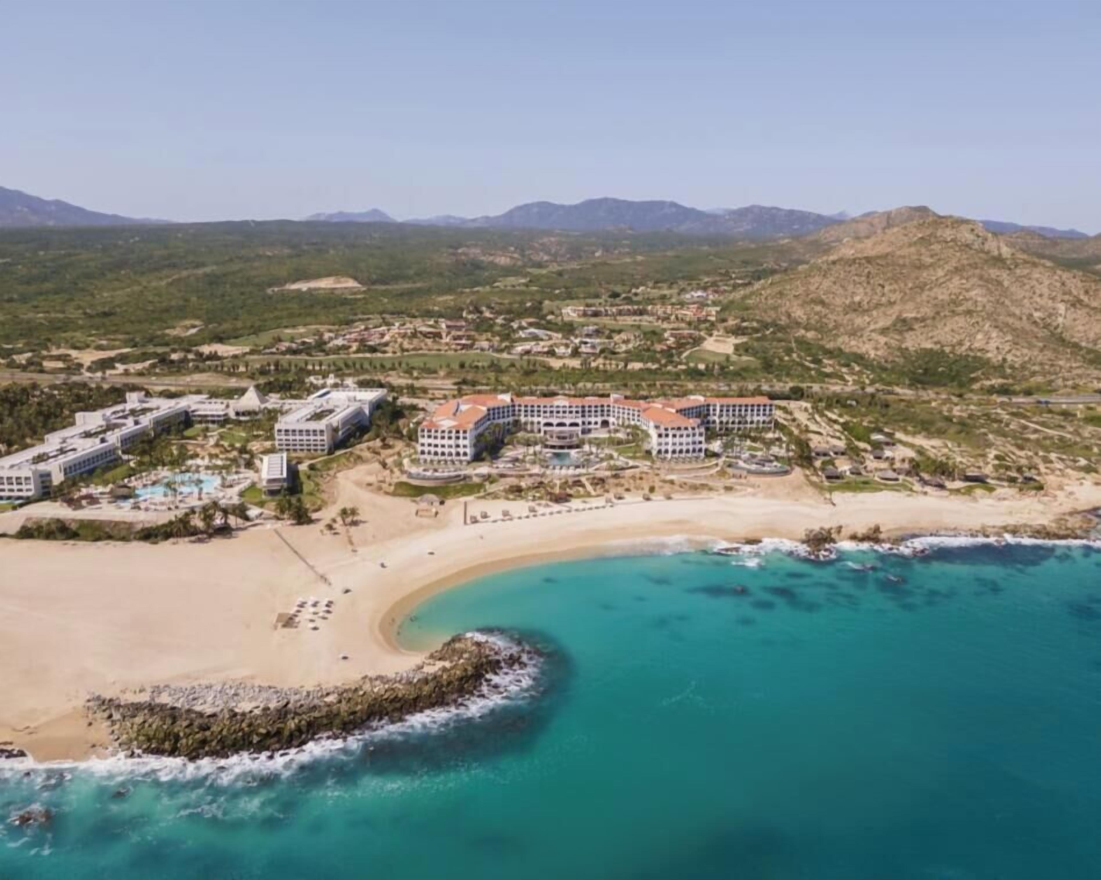 Ubicación a pie de playa, tumbonas y toallas de playa