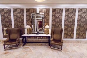 Interior - Las Vegas | Romantic Vegas Stay | Pool & Spa (Las Vegas)