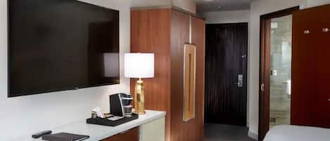 Iron/ironing board, travel crib, WiFi, bed sheets