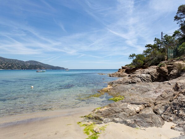 Beach nearby - Cap Négre : Domaine de la Pinède by Interhome (Le Lavandou)