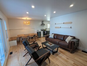 Smart-TV, Kamin, Bücher