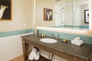 Hårtørrer, bidet, håndklæder, Sæbe