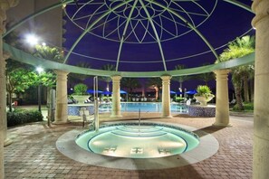 A heated pool - Orlando | Romantic Park Retreat | Pool + Parks (Orlando)