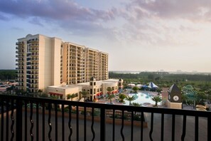 Property grounds - Orlando | Upscale Disney Retreat | Pool + Parks (Orlando)