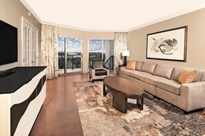 TV, DVD player, books, stereo - Parc Soleil, a Hilton Grand Vacations Club - 1 Bedroom Penthouse - 1PH (Orlando)