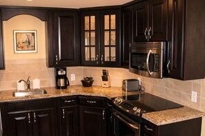 Coffee/tea maker, fridge, microwave, oven