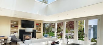 Mansion in Greenwich with private lake and river