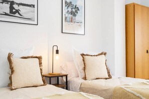 2 bedrooms, iron/ironing board, travel cot, free WiFi - Apartment with lateral sea views (Torrevieja)